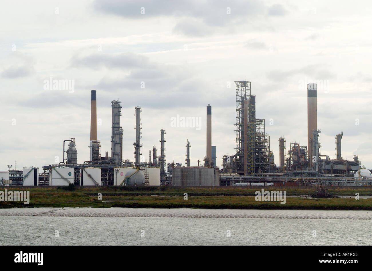 Coryton crude oil refinery in the North Thames estuary, Essex Stock ...