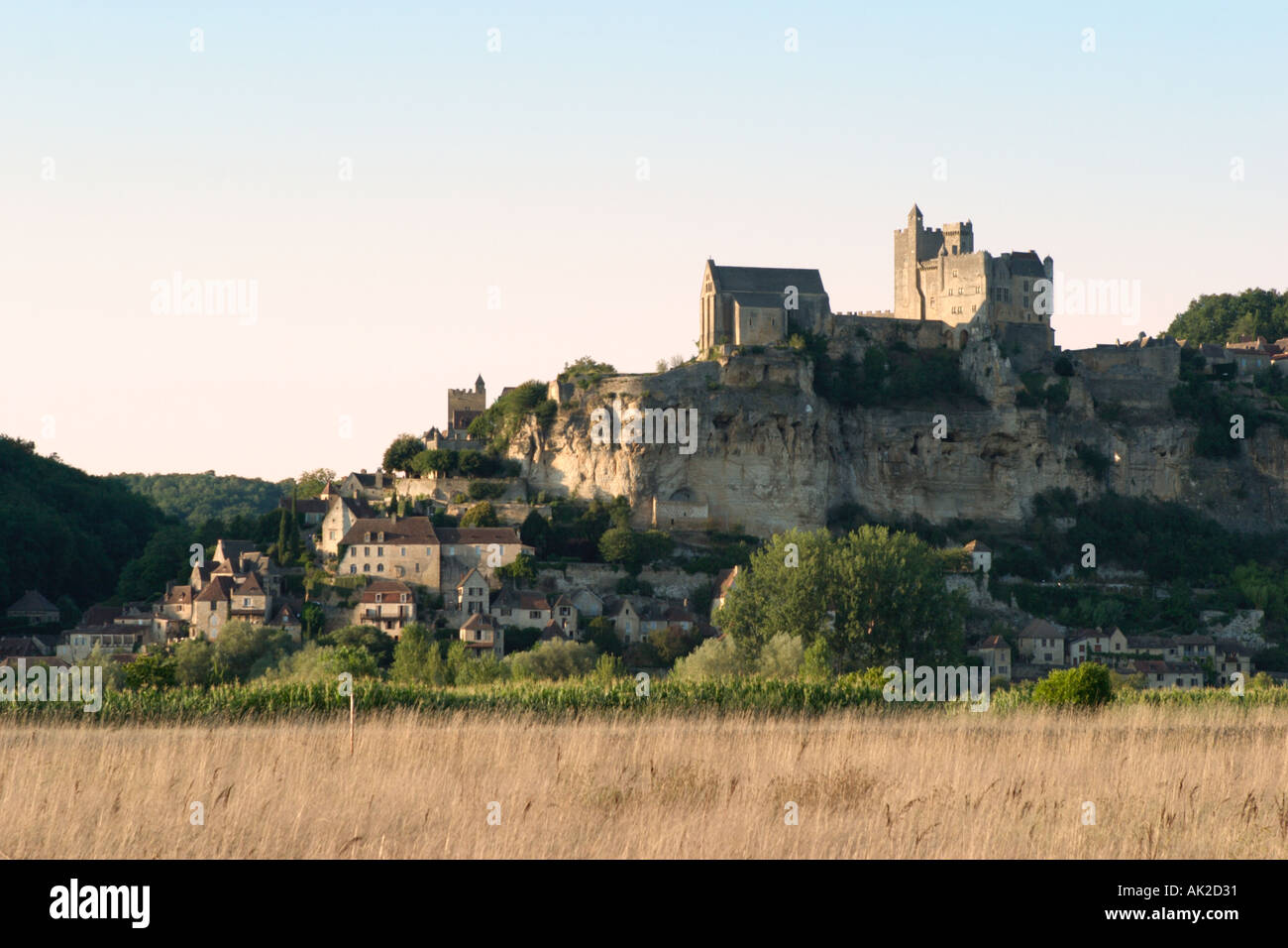 Hilltop Chateau in evening light, Beynac et Cazenac, Dordogne, France Stock Photo
