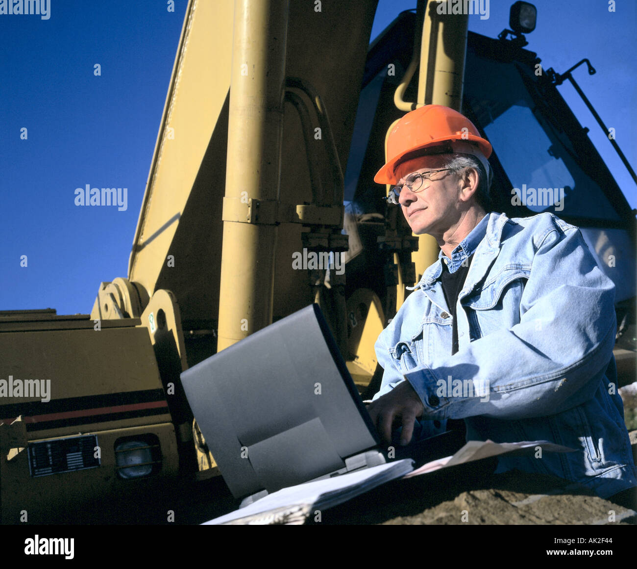 Engineer live. Engineer live. Mammoet рабочая одежда. Engineer live. Еим инжениринг.