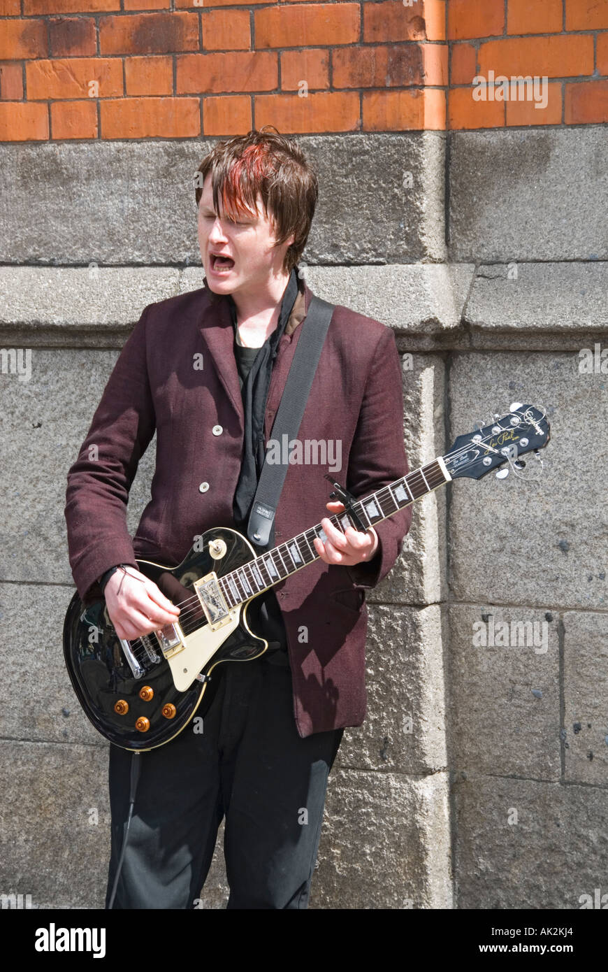 Busking dublin temple bar hires stock photography and images Alamy