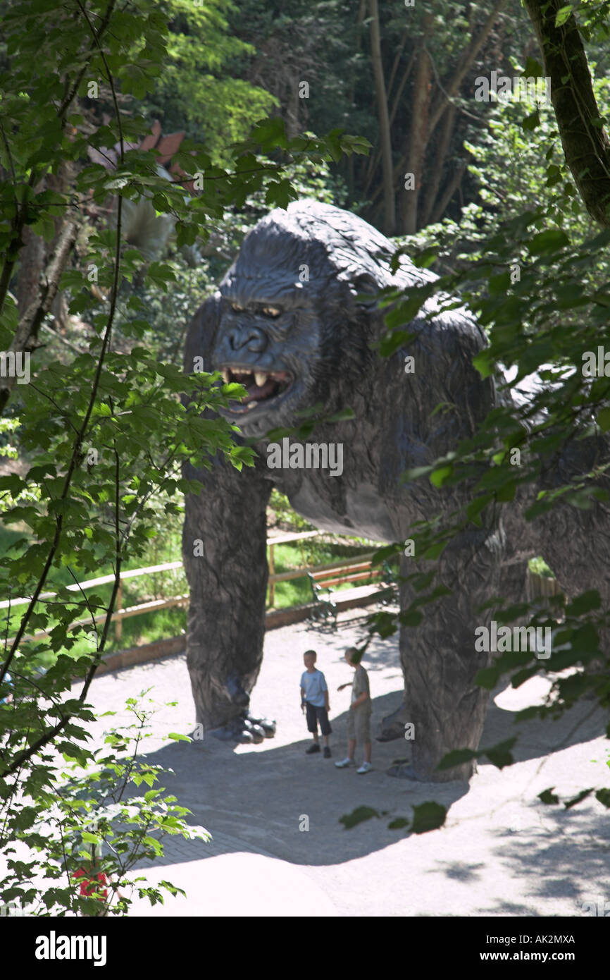 Gigantic Gorilla Hi res Stock Photography And Images Alamy