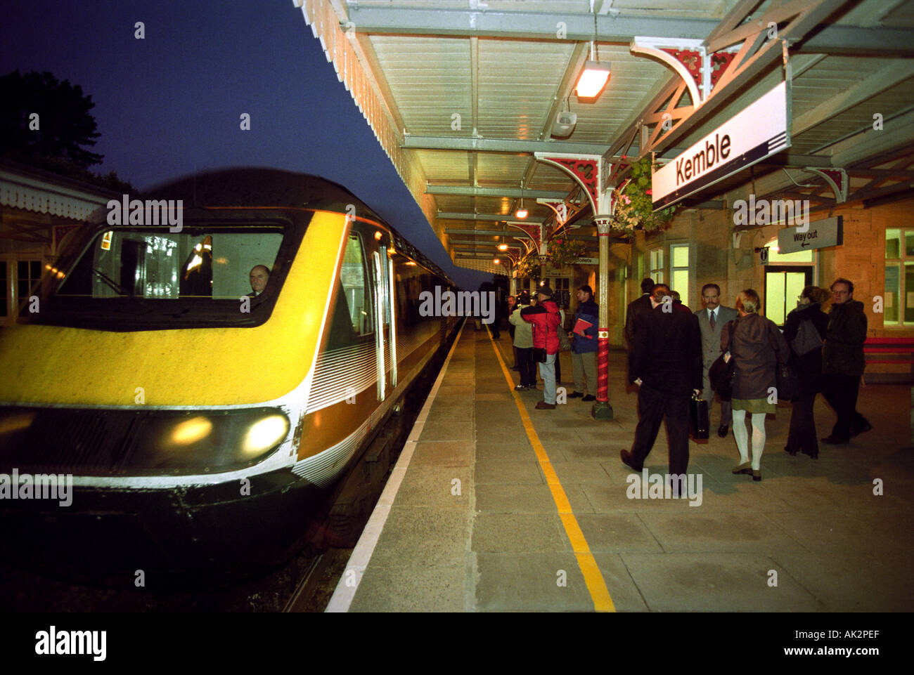 A GREAT WESTERN COMMUTER TRAIN LEAVES KEMBLE STATION GLOUCESTERSHIRE UK EARLY IN THE MORNING Stock Photo