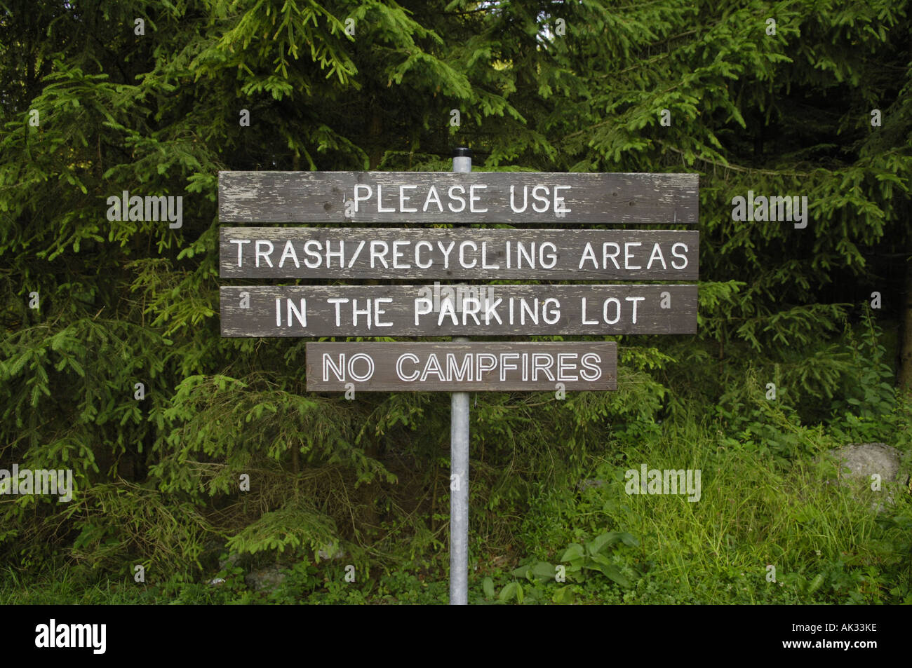 sign please use trash recycling areas in the parking lot  no campfires camping campsite regulations rules american base wood woo Stock Photo