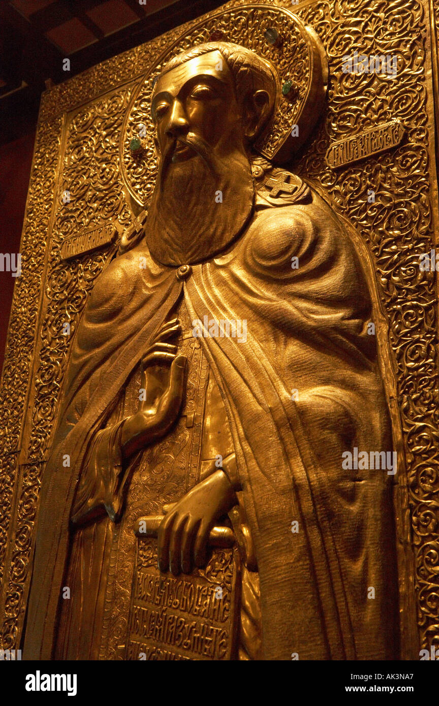 GOLD FIGURE ON DISPLAY IN KREMLIN MUSEUM MOSCOW RUSSIA Stock Photo