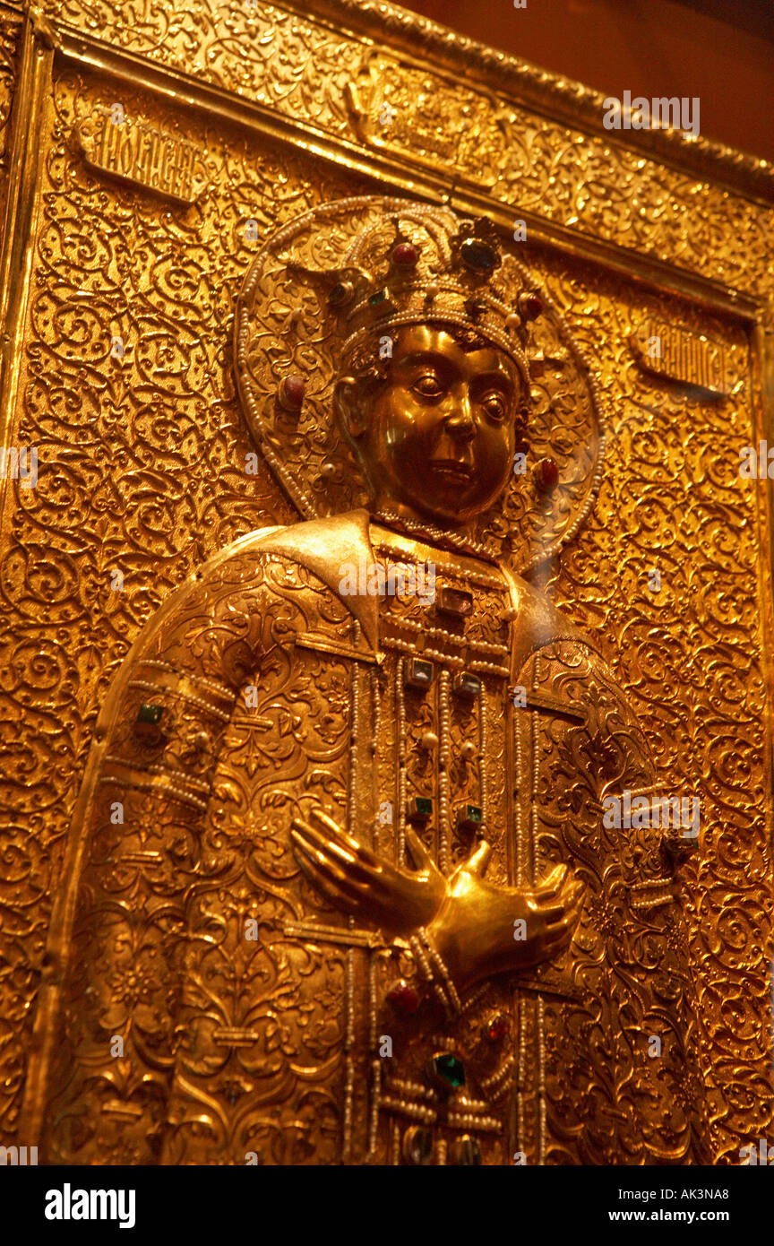 GOLD FIGURE ON DISPLAY IN KREMLIN MUSEUM MOSCOW RUSSIA Stock Photo