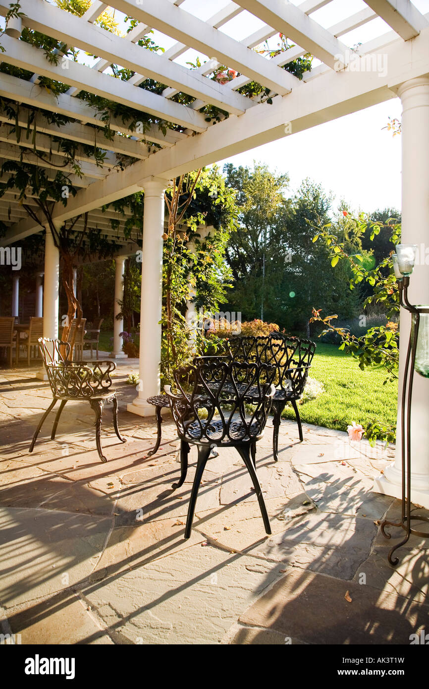 Wrought iron patio set hires stock photography and images Alamy