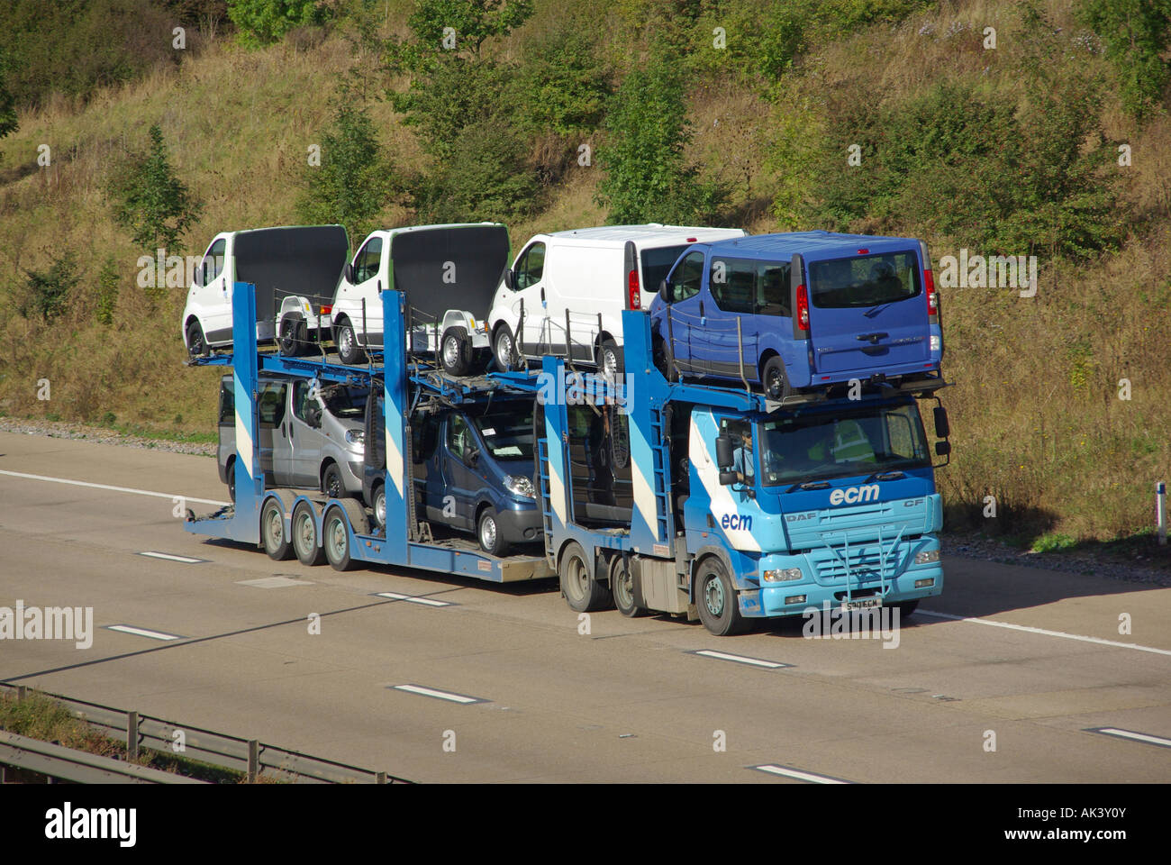 M25 motorway ECM new vans DAF delivery lorry loaded with Opel chassis cabs and mini buses Stock Photo