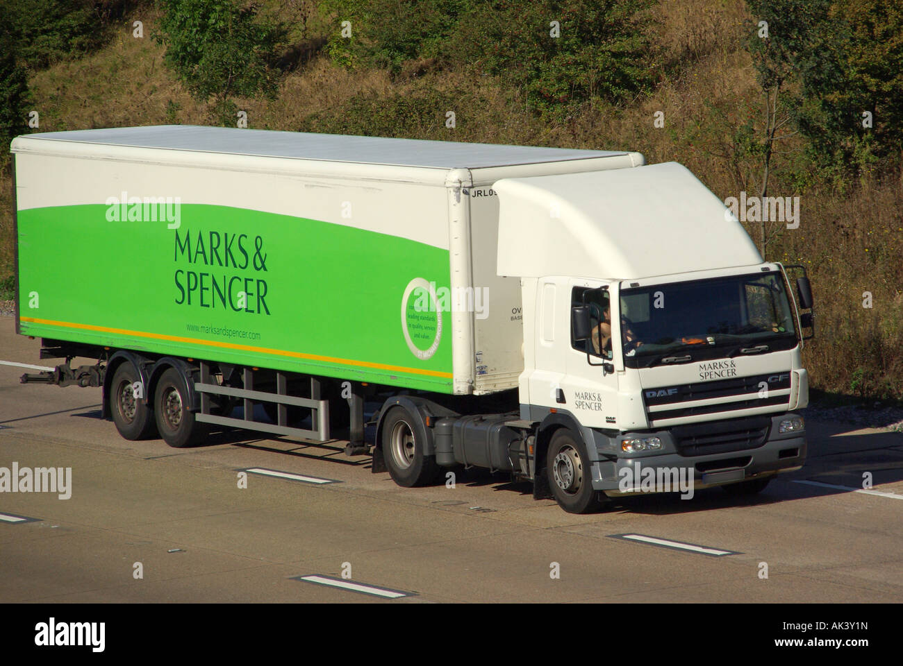 M25 motorway Marks and Spencer store delivery lorry Stock Photo