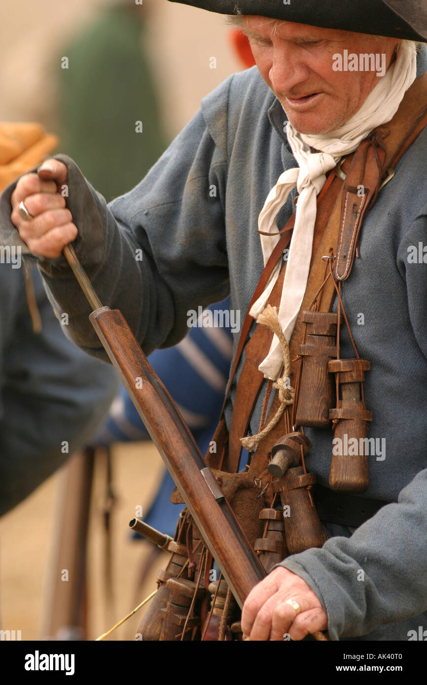 Loading musket revolution hi-res stock photography and images - Alamy