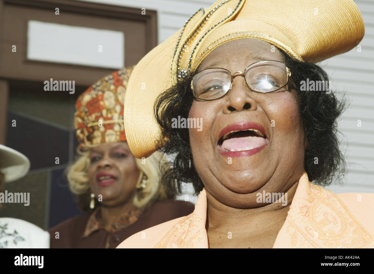 Church women wearing hats hi-res stock photography and images - Alamy