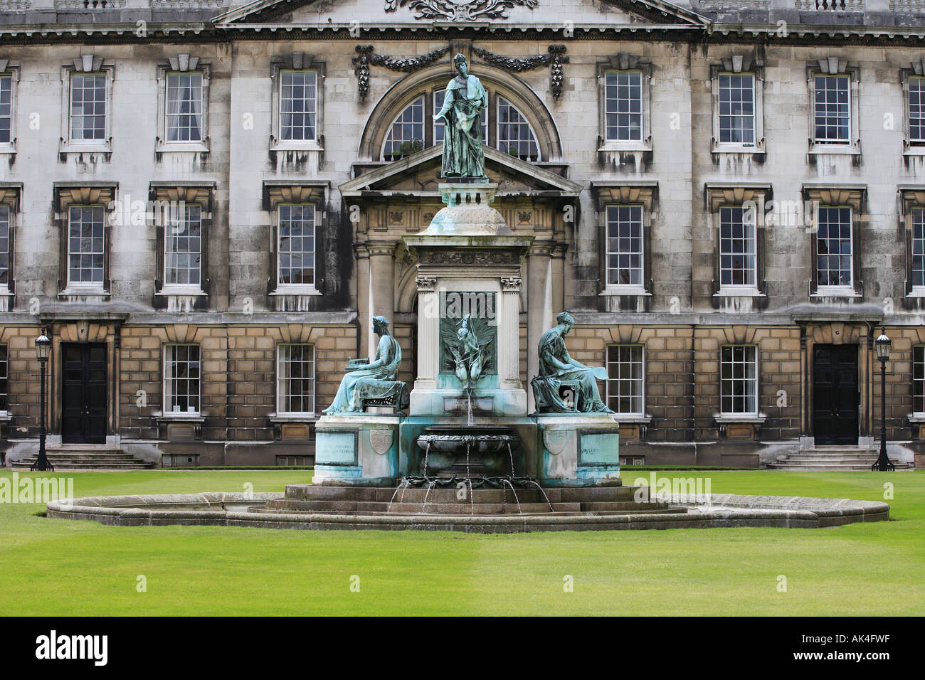 'Kings college' Cambridge University monument fountain in the centre of great court opposite the chapel Stock Photo