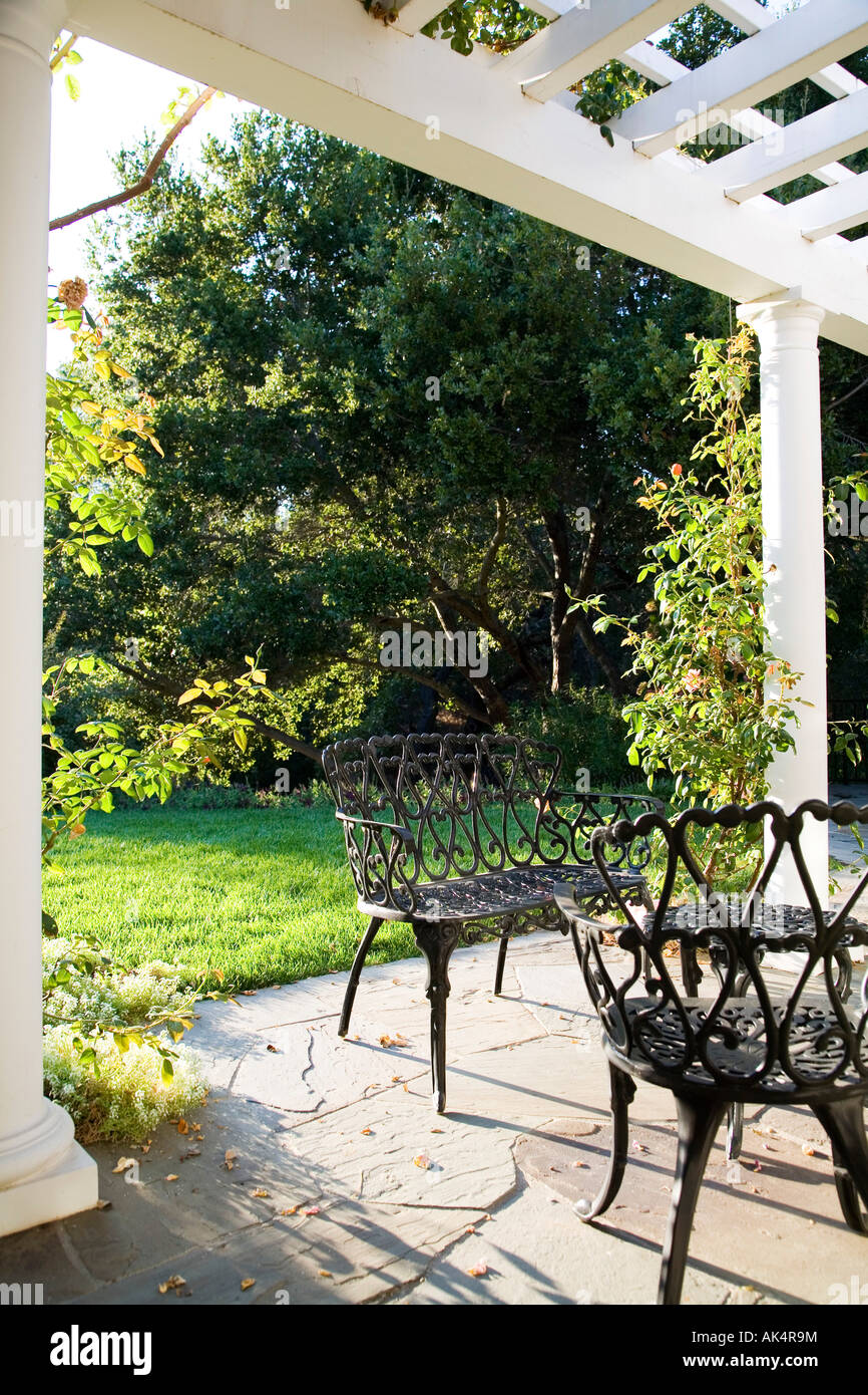 Wrought iron patio set hires stock photography and images Alamy