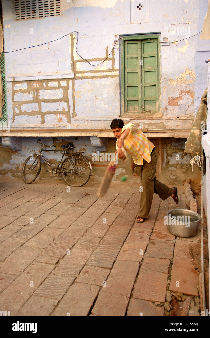 Cricket in the streets of Jodhpur in Rajasthan Stock Photo