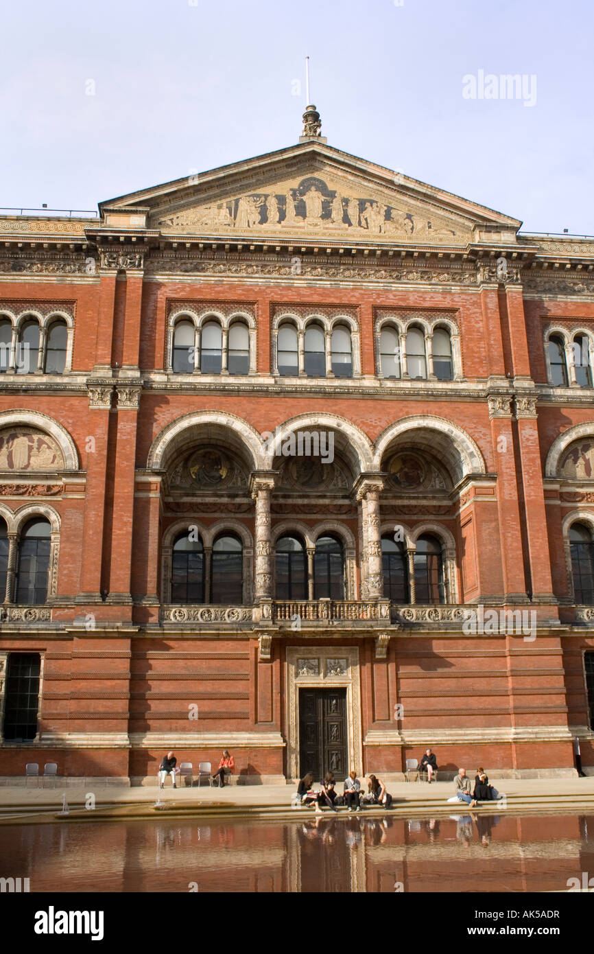 John Madejski Gardens Victoria and Albert Museum London England Stock