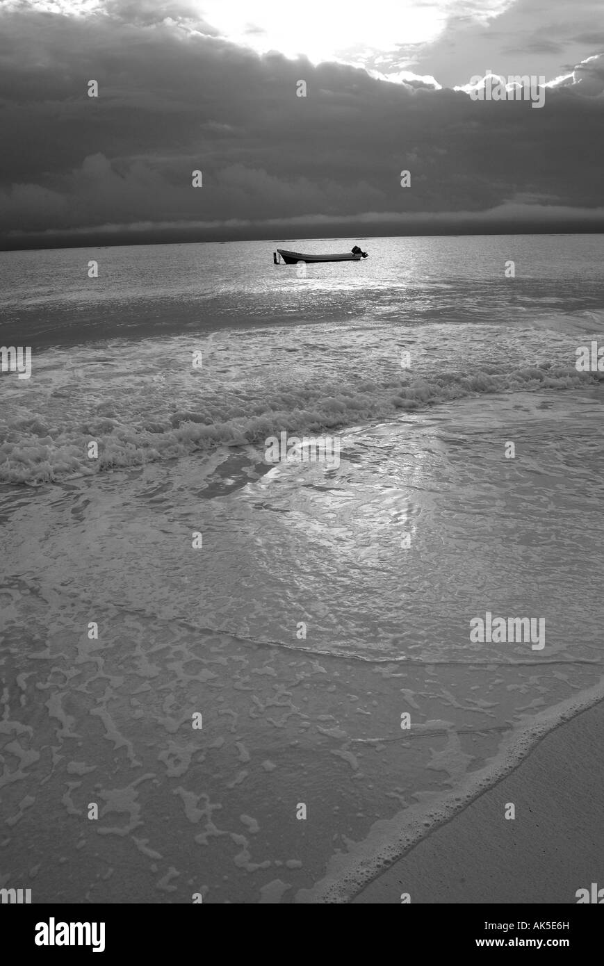Boat sailing caribbean sea Black and White Stock Photos & Images - Alamy