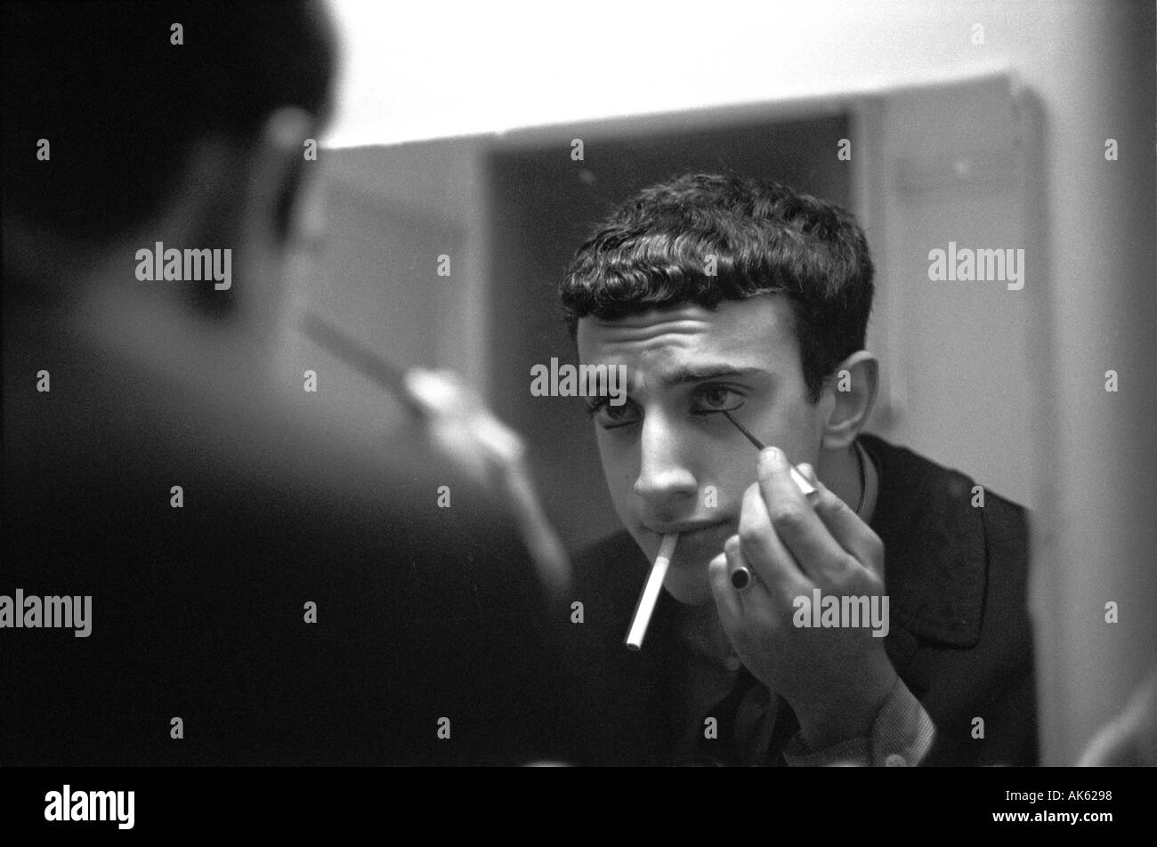 Actor getting ready hi-res stock photography and images - Alamy