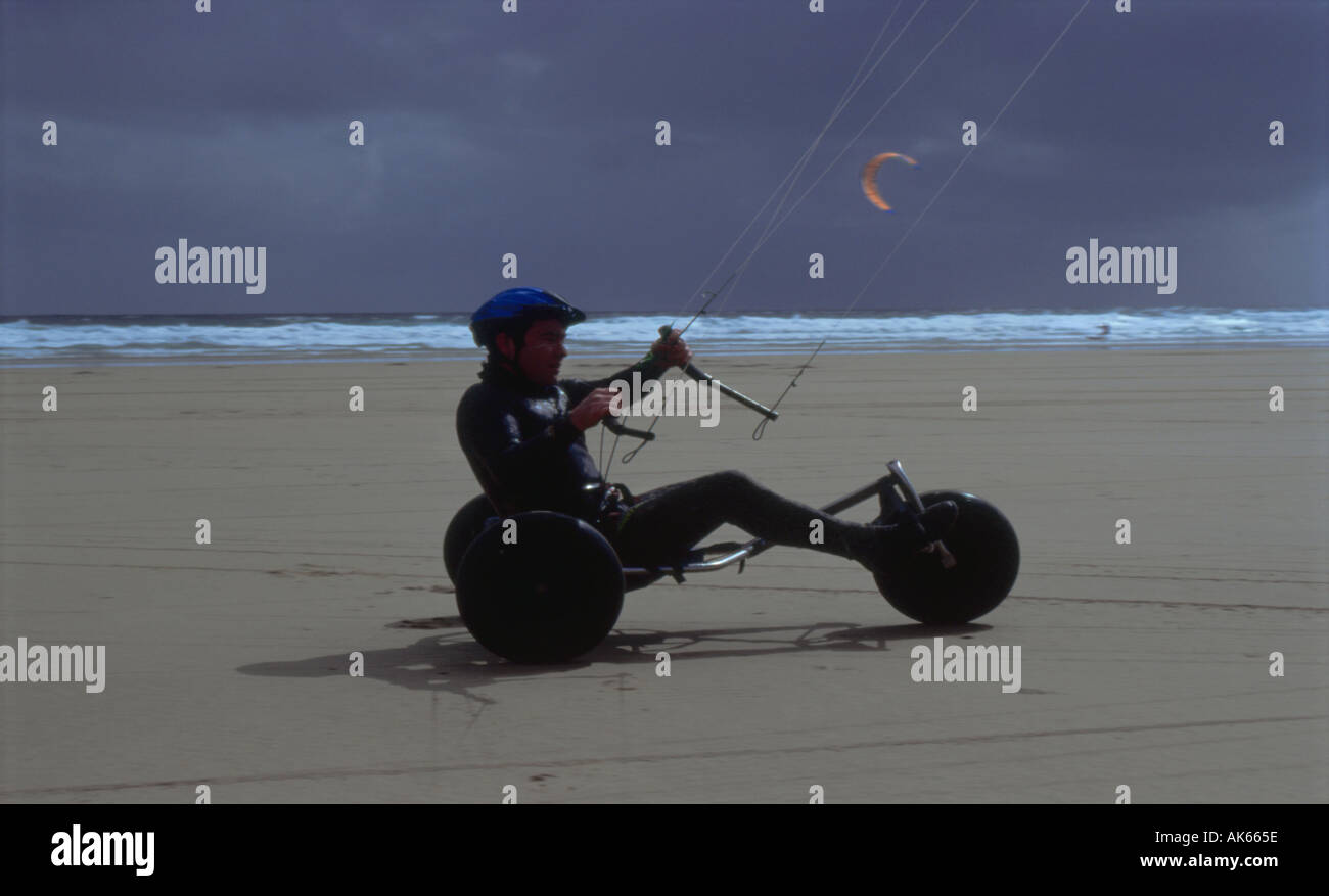 Power kite buggy on cornish beach hires stock photography and images