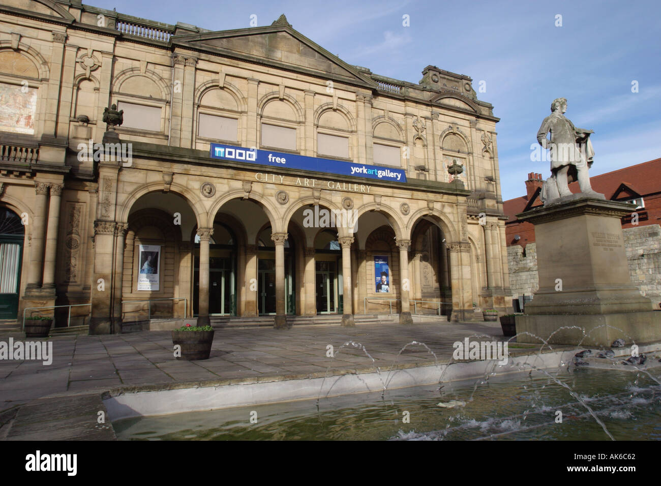Art Gallery York Exterior with statue and fountain Stock Photo Alamy
