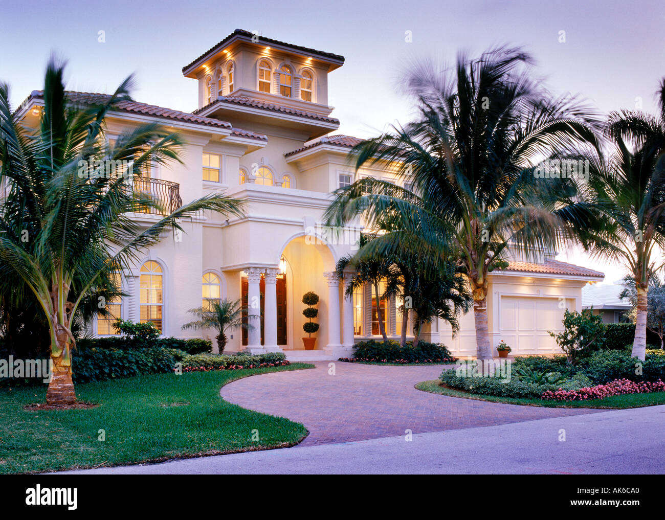 Mediterranean architecture hi-res stock photography and images - Alamy