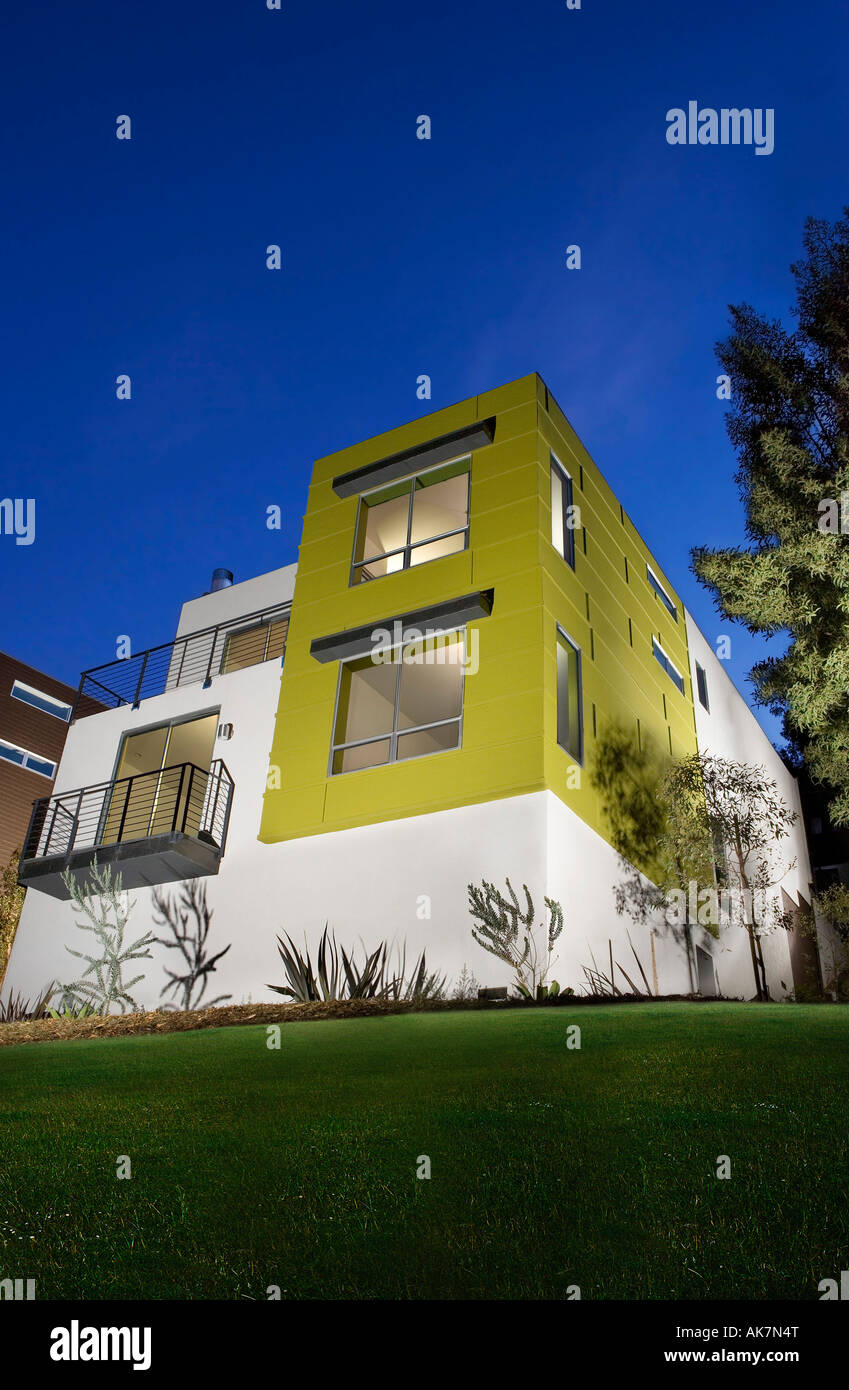 Modern home exterior hi-res stock photography and images - Alamy