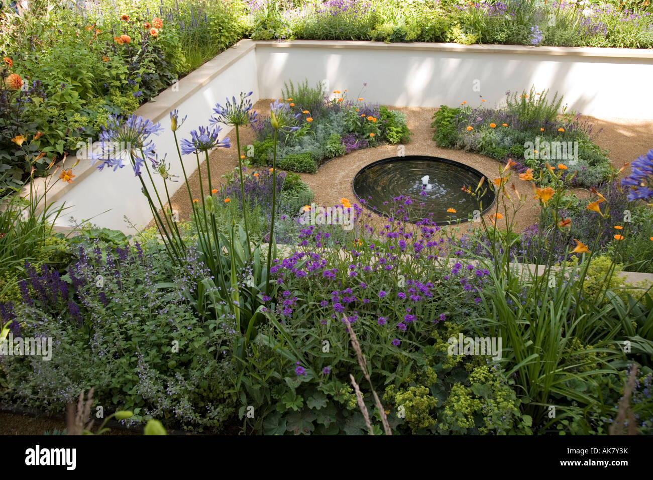 Pictures of the Homebase Reflection garden designed by Thomas Hoblyn at the Hampton Court Flower Show Stock Photo