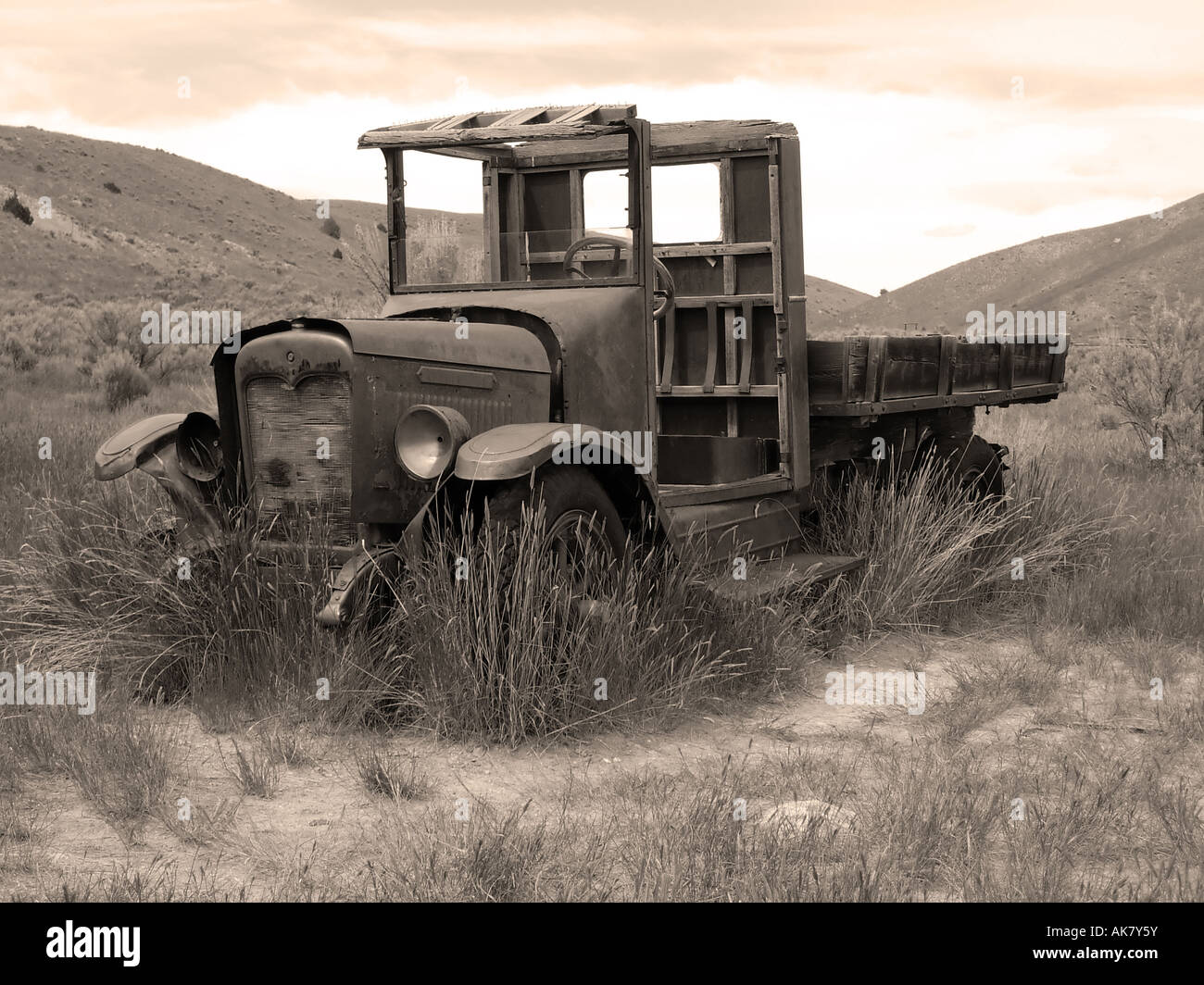 An old abandoned truck in a field Stock Photo - Alamy