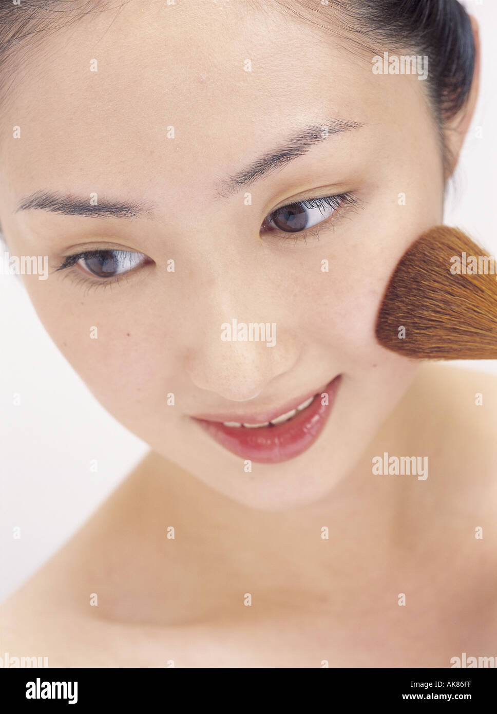 Asian woman applying up brushes hi-res stock photography and images - Alamy