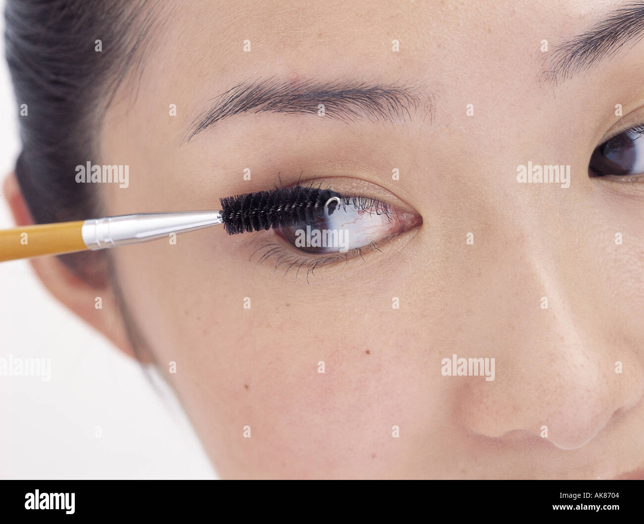 Asian woman applying up brushes hi-res stock photography and images - Alamy
