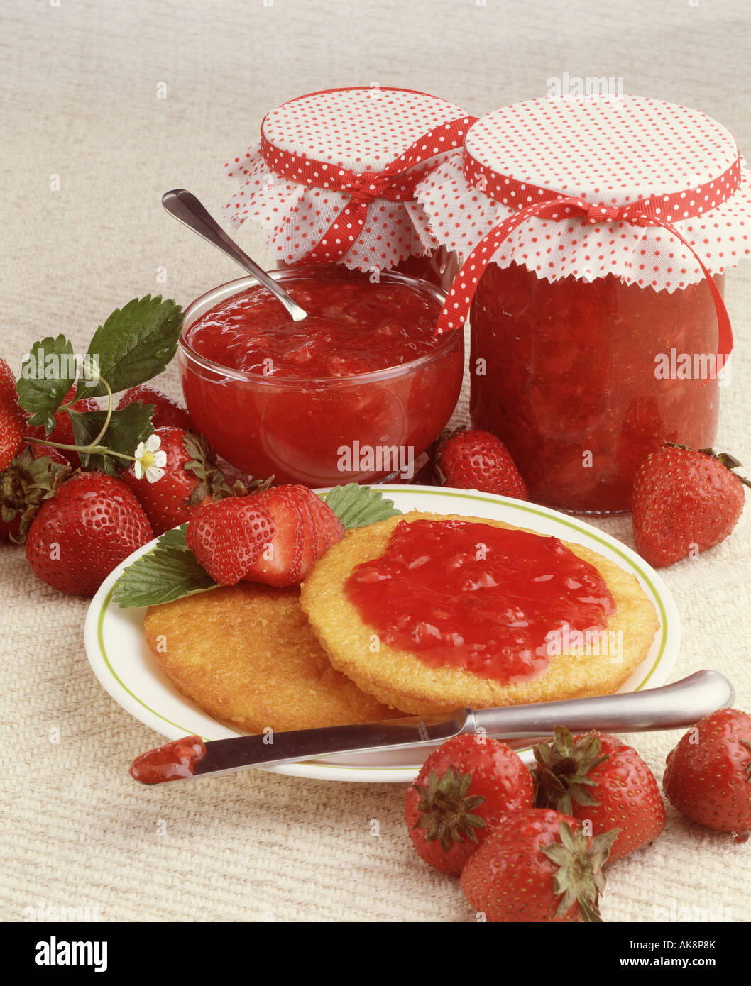 strawberry preserves spread jelly jam biscuit bread jars americana icon