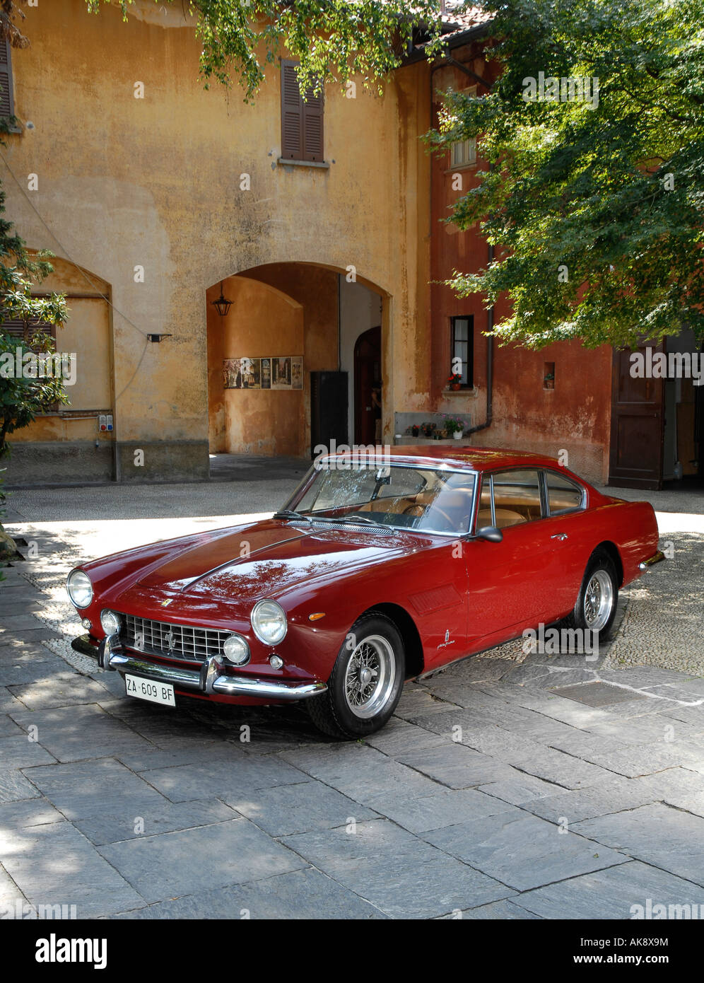 2 2 coupe hi-res stock photography and images - Alamy