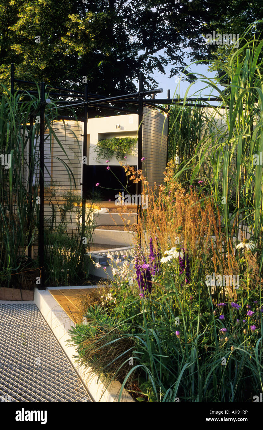 Hampton Court Fs 2003 Design Mark Ashmead Contemporary Garden With
