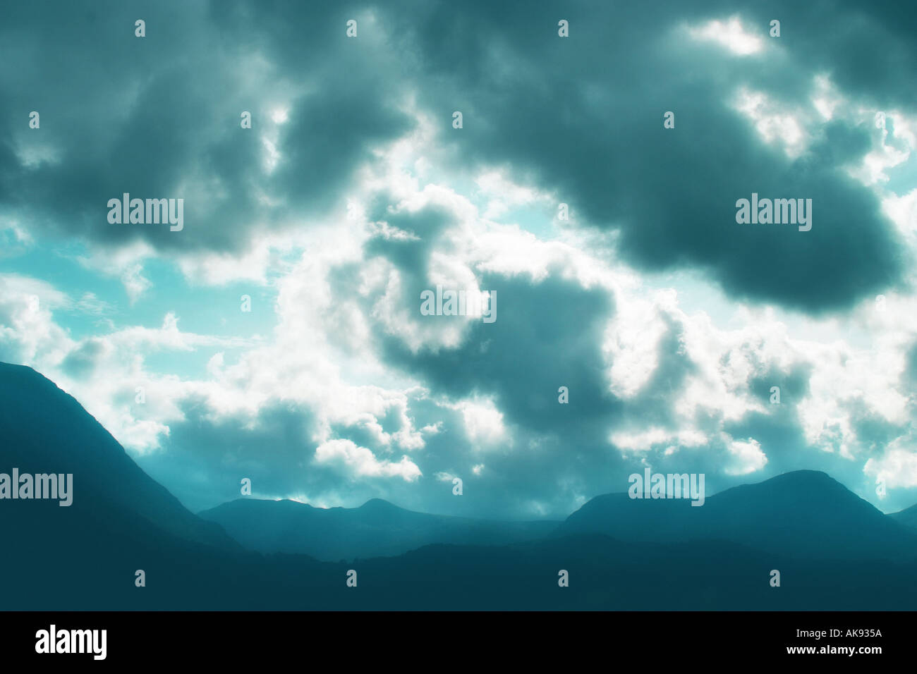 Clouds and mountains hi-res stock photography and images - Alamy