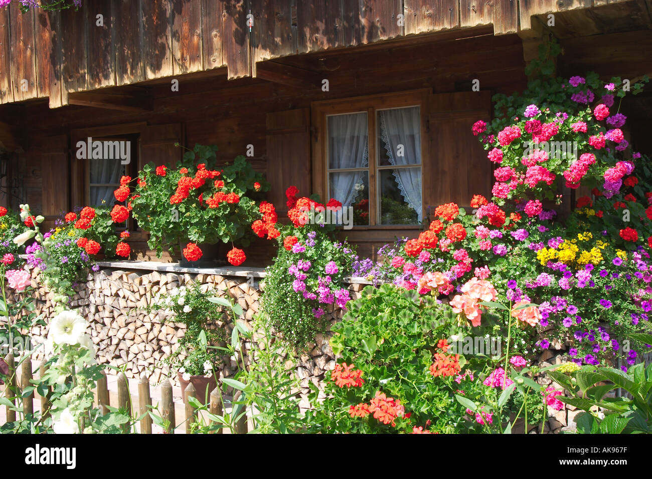 Altes Holzhaus High Resolution Stock Photography and Images - Alamy
