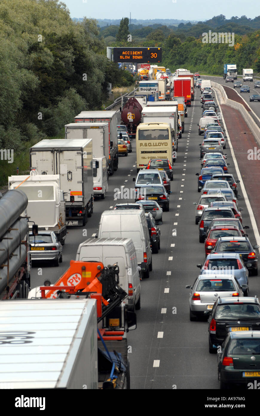 TRAFFIC JAMS ON THE M6 MOTORWAY NORTHBOUND BETWEEN JUNCTION 12 AND 13 IN STAFFORDSHIRE,ENGLAND,UK. Stock Photo