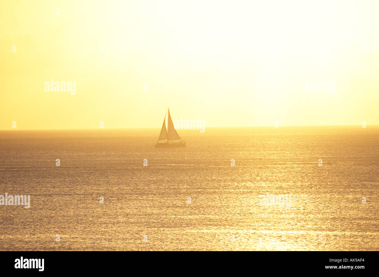 Yacht sunset on the sea Stock Photo - Alamy