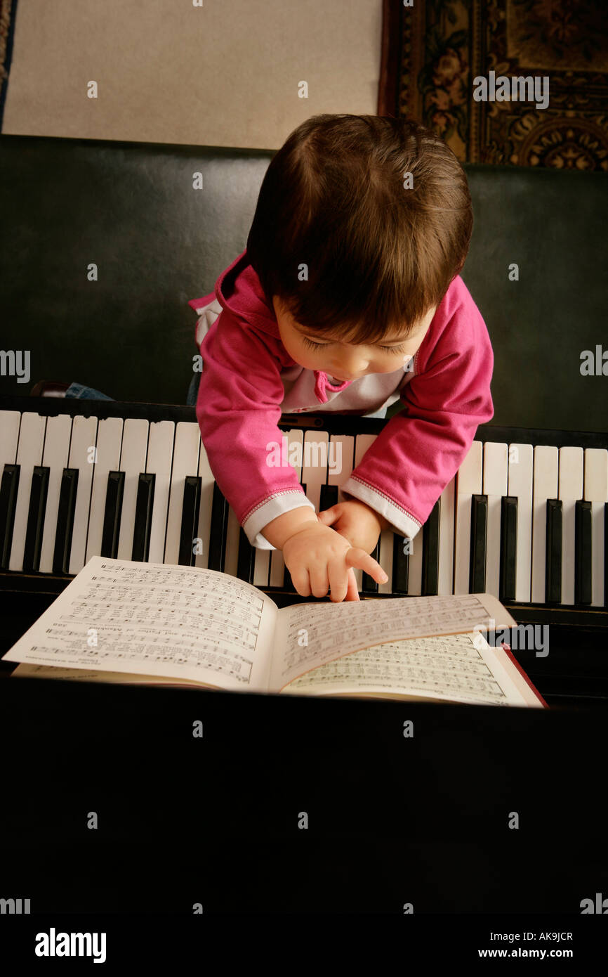 Piano players hires stock photography and images Alamy