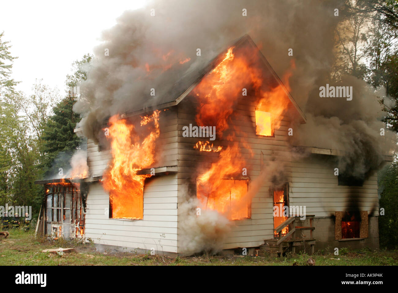 House on fire with flames coming out the windows Stock Photo - Alamy