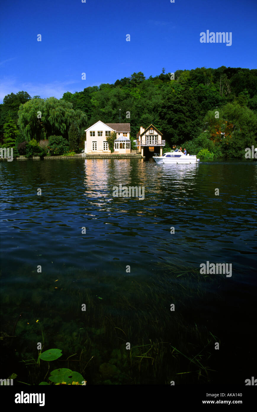 River Thames Henley On Thames Oxfordshire Stock Photo Alamy