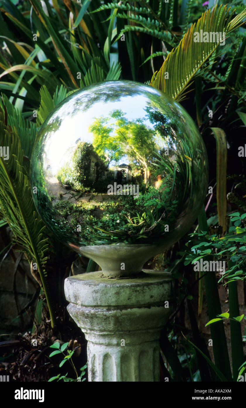 Gazing ball hires stock photography and images Alamy