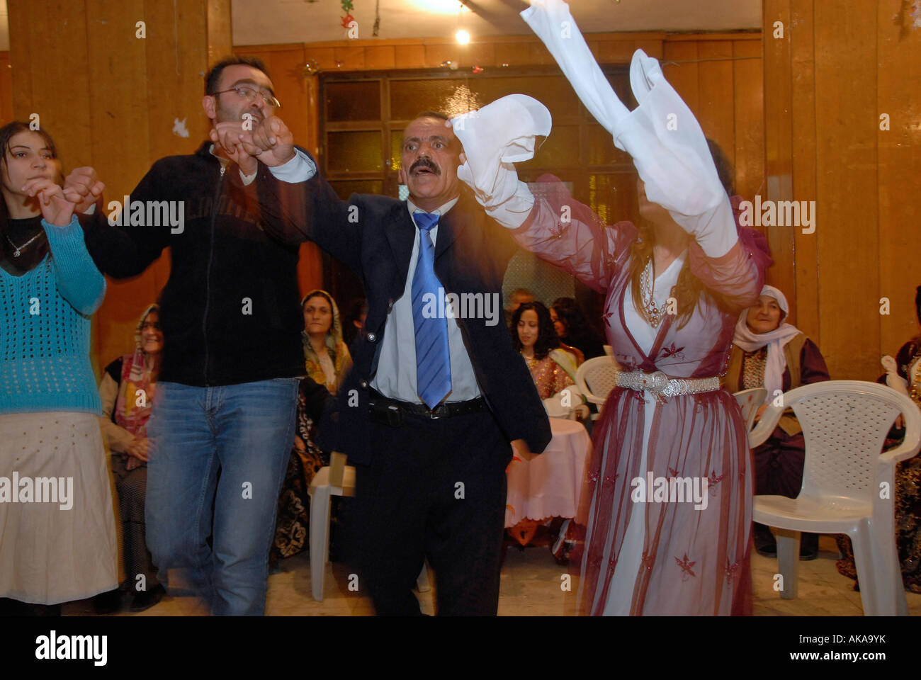 Kurdish wedding hi-res stock photography and images - Alamy
