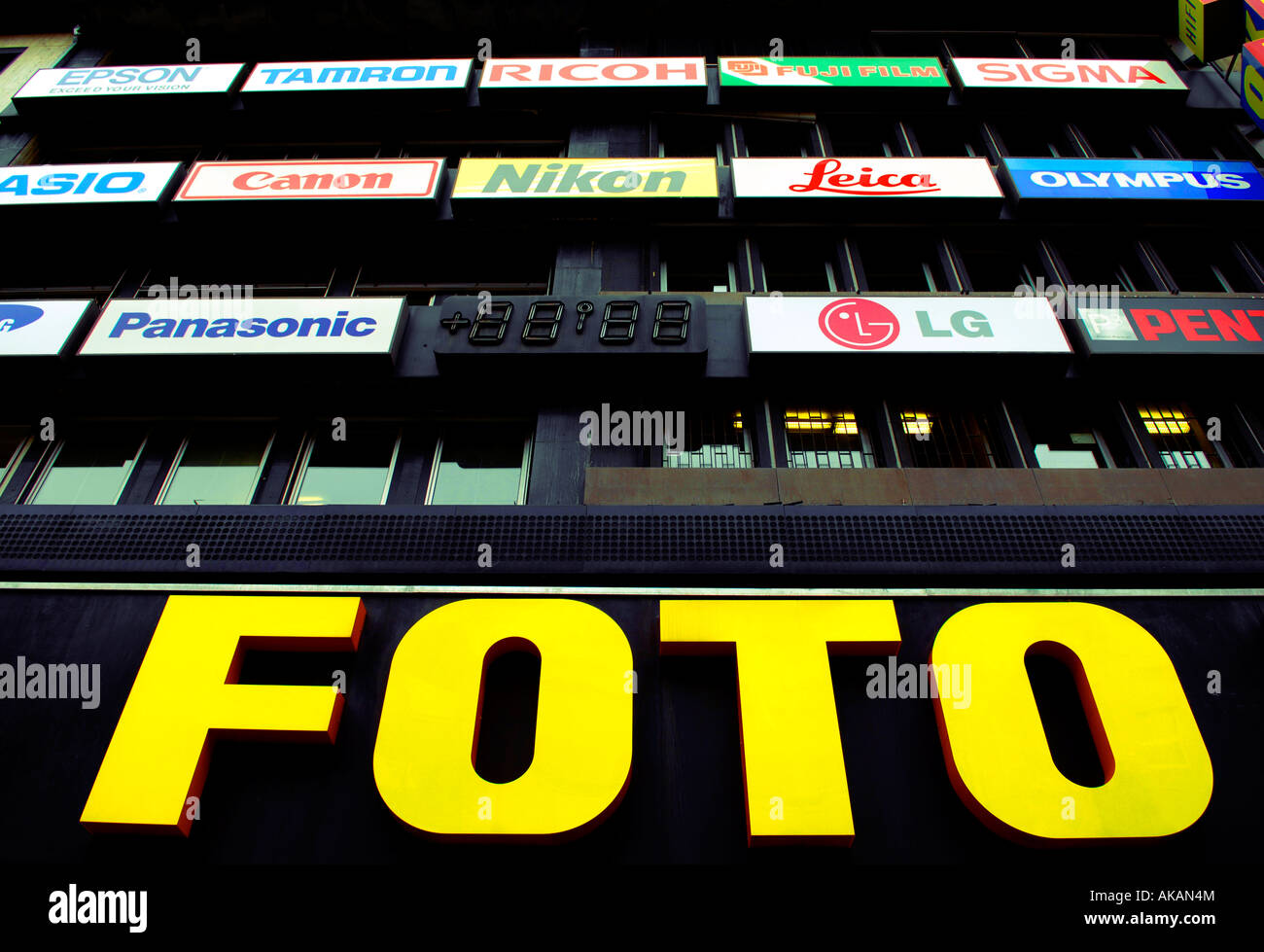 foto store düsseldorf germany deutschland cameras photography shop business Stock Photo