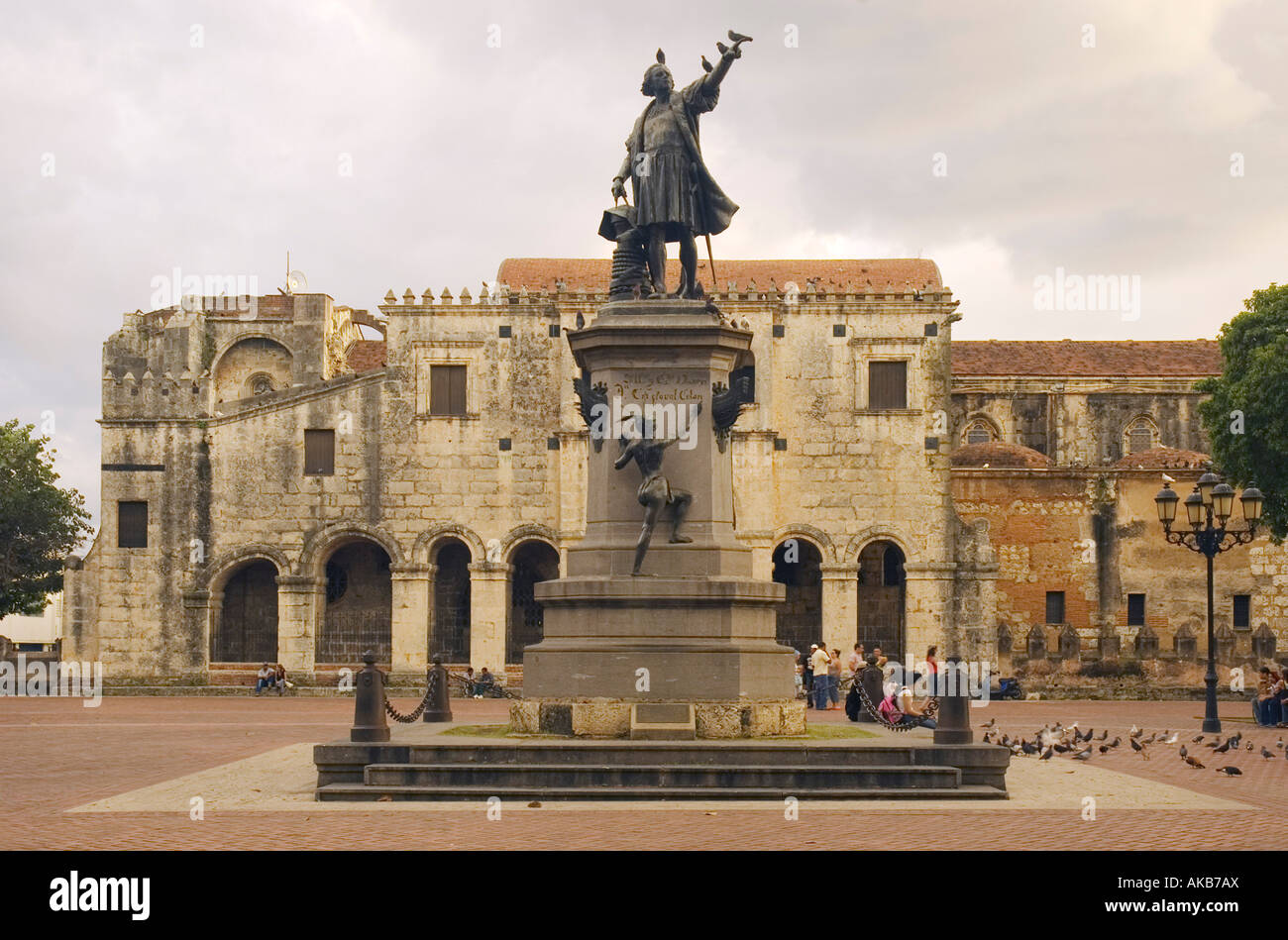 Cathedral & Christopher Columbus Statue, Parque Colon, Santo Domingo