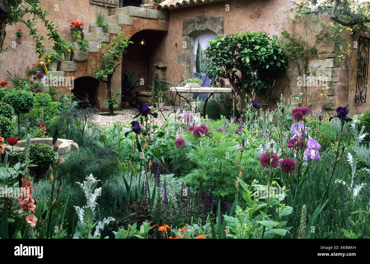 Provencal garden fiona lawrenson 1997 hires stock photography and