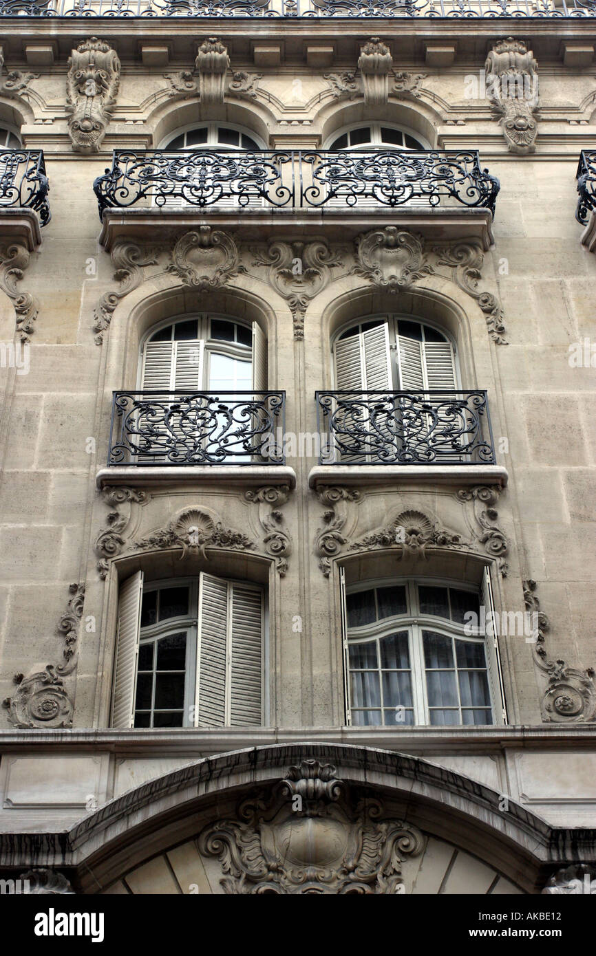 Parisian classic architecture hi-res stock photography and images - Alamy