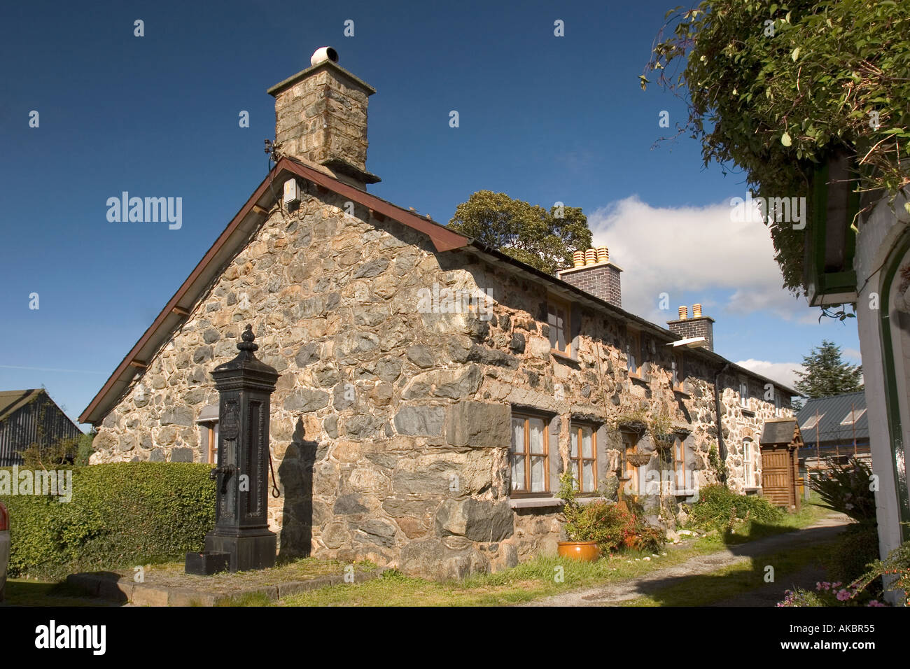 Wales Gwynedd Bala Llanuwchllyn village cottages and old water pump  opposite old school house Stock Photo - Alamy
