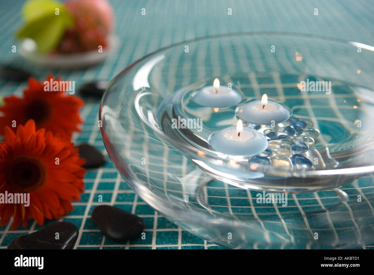 floating candles bowl Stock Photo Alamy