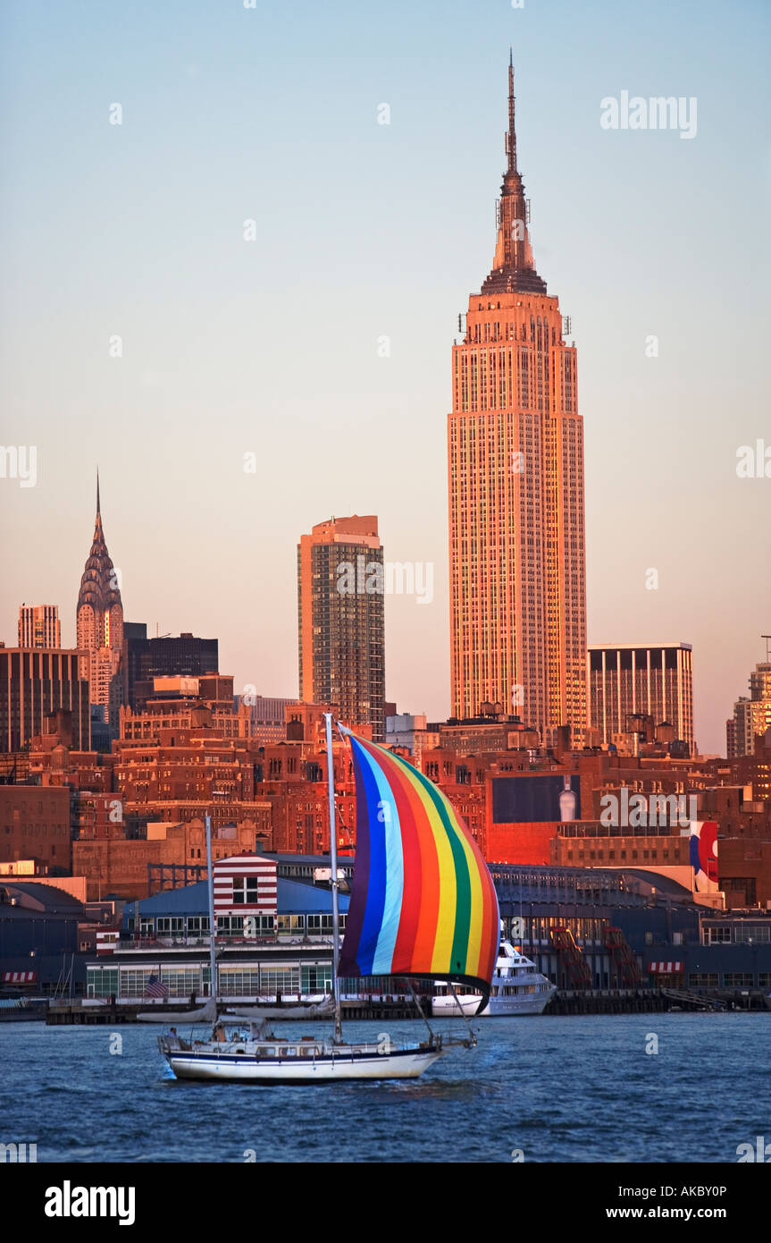 SAILING, BOAT, EMPIRE STATE BUILDING, SKYSCRAPER, NEW YORK CITY, NYC