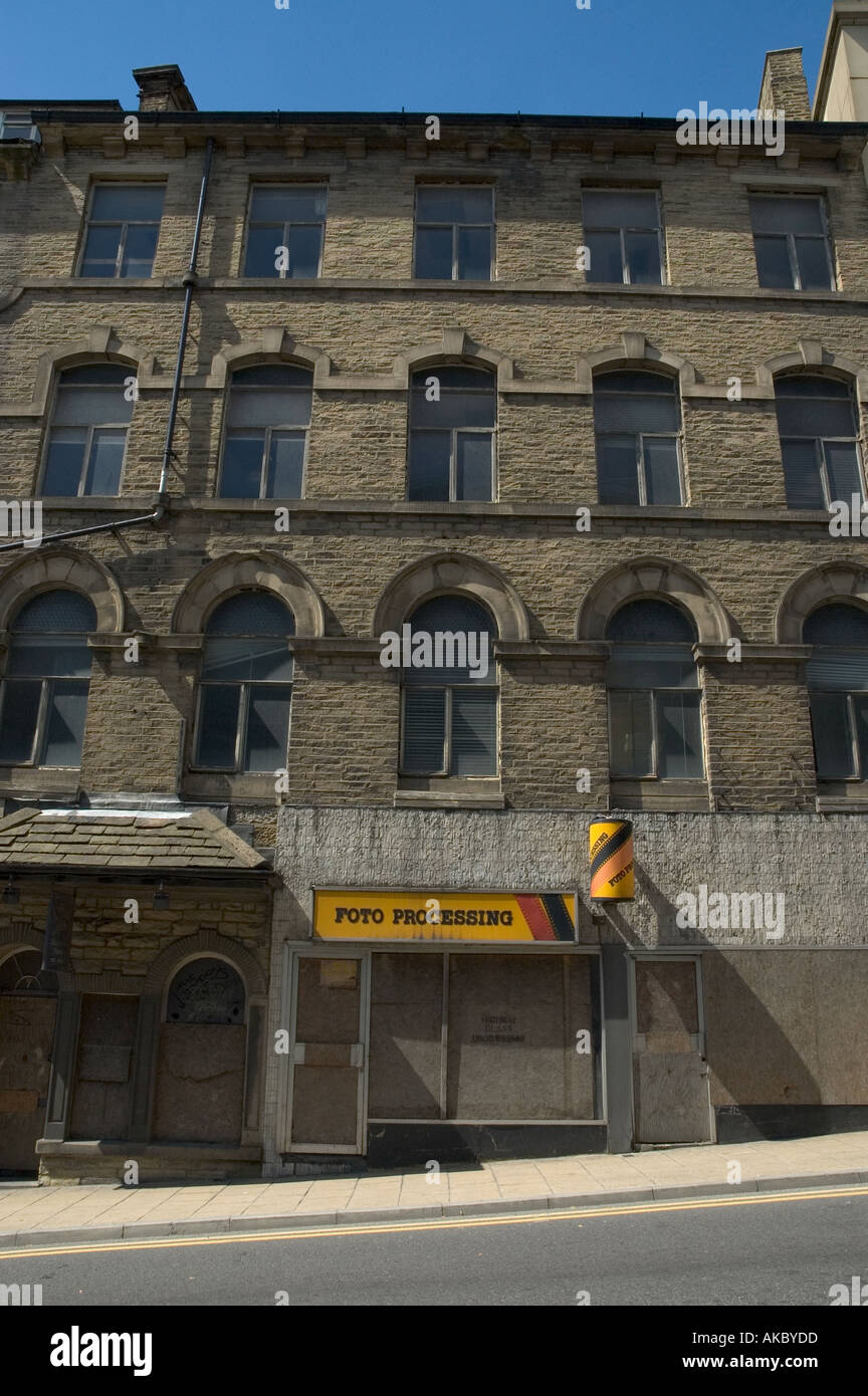 Boarded up 35mm film processing shop Stock Photo Alamy