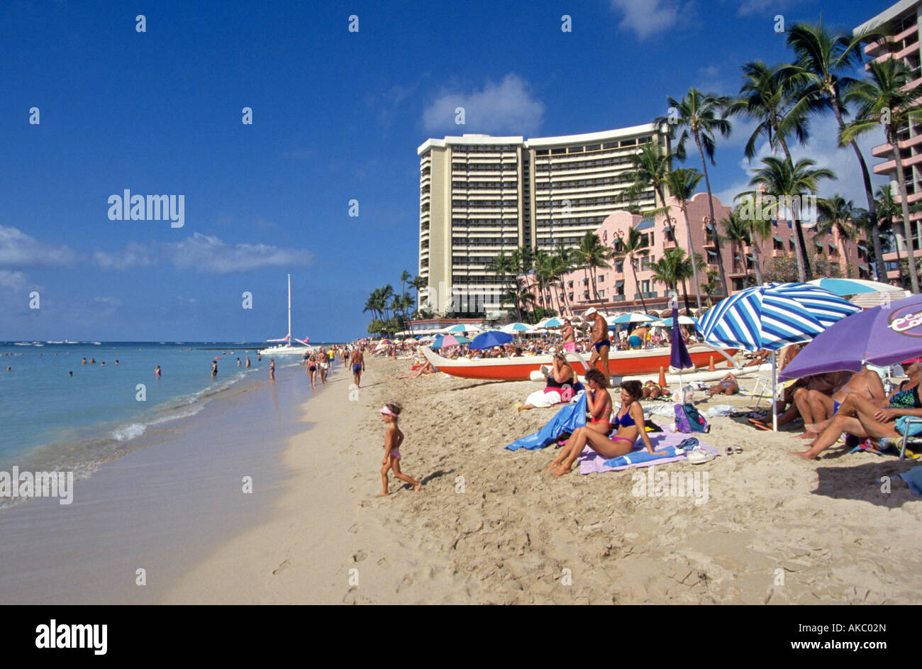 Waikiki beach crowd hi-res stock photography and images - Alamy