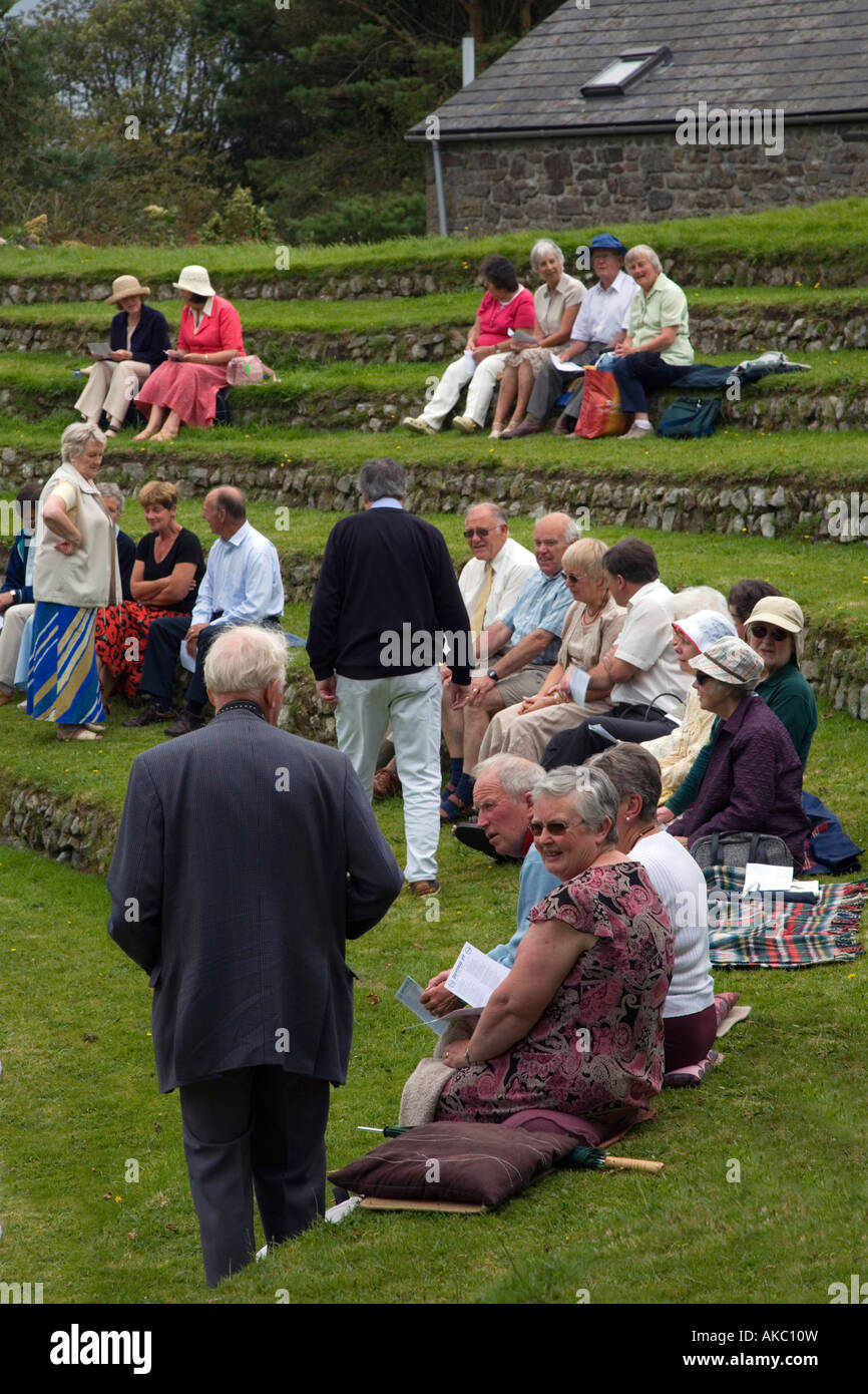 people gathering for a service at Gwennap pit cornwall Stock Photo